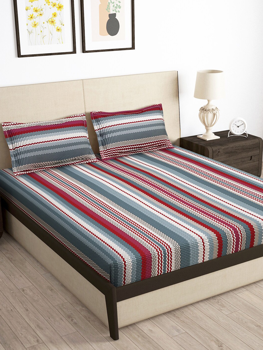 

Story@home Arena Grey & Red Geometric 180 TC Queen Bedsheet With 2 Pillow Covers