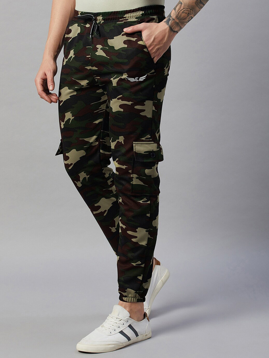 

CHROME & CORAL Men Camouflage Printed Relaxed-Fit Joggers, Green