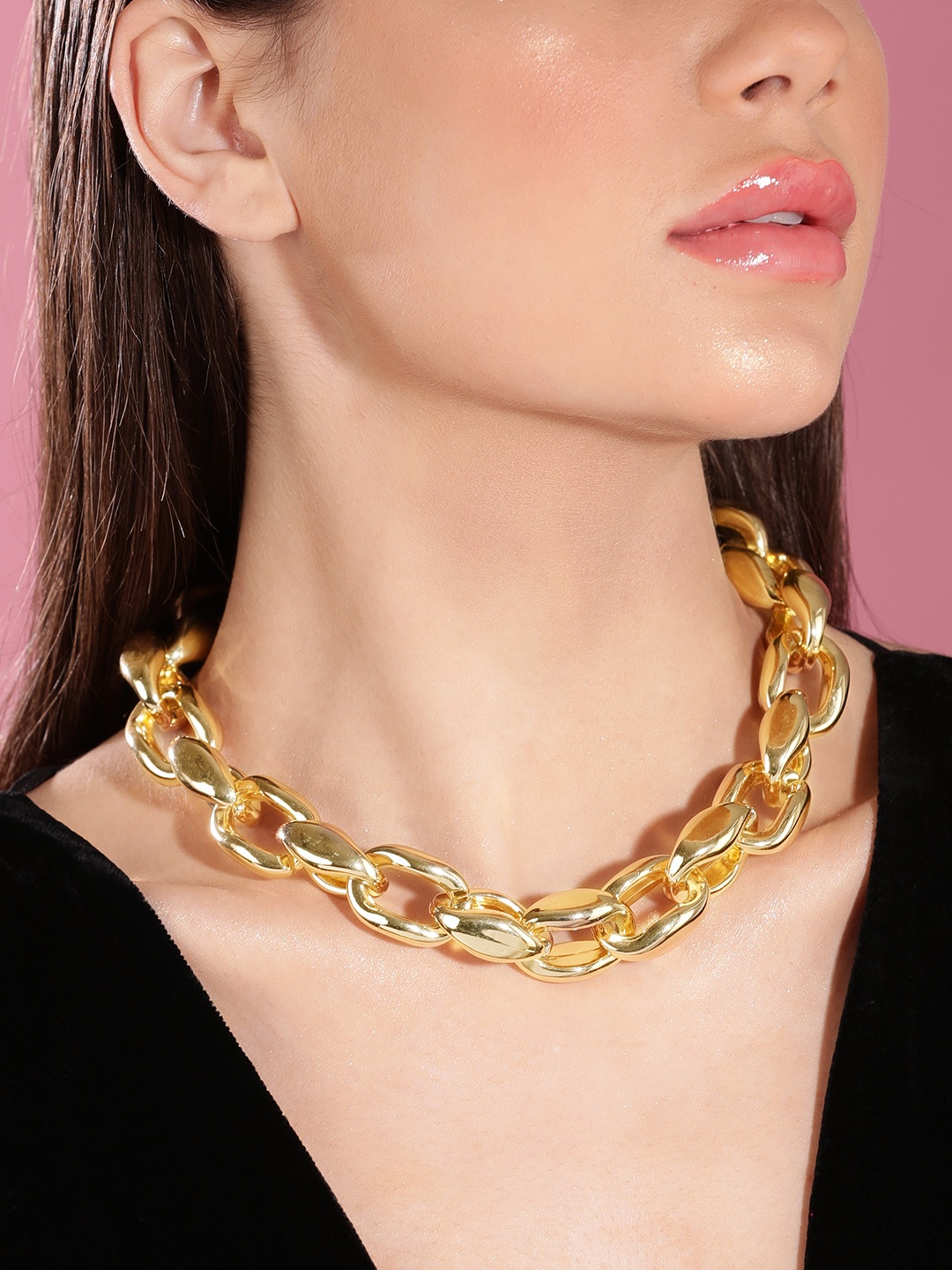 

Rubans Voguish Brass Gold-Plated Necklace