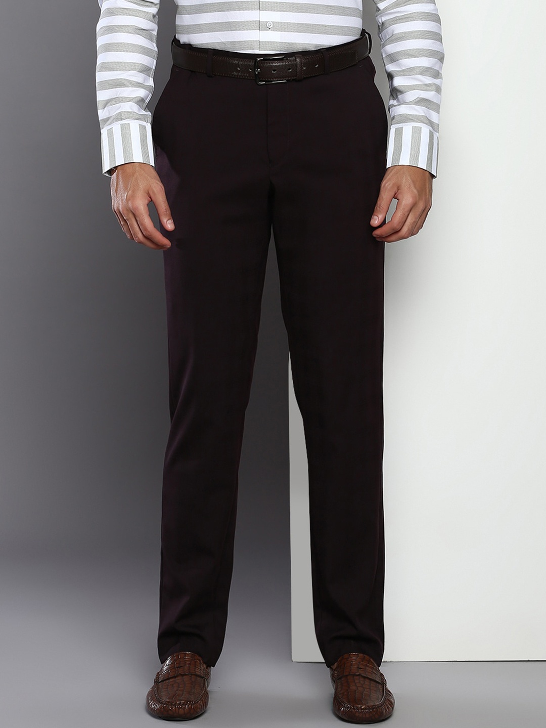 

Tommy Hilfiger Men Mid-Rise Formal Trousers, Maroon