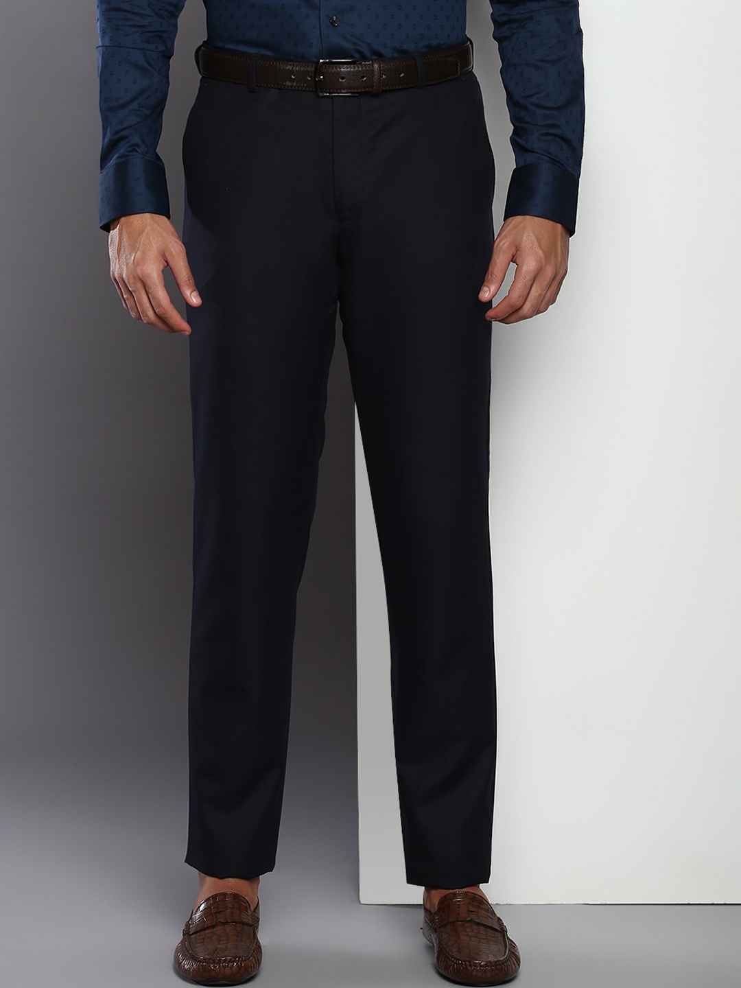 

Tommy Hilfiger Men Mid-Rise Formal Trousers, Navy blue