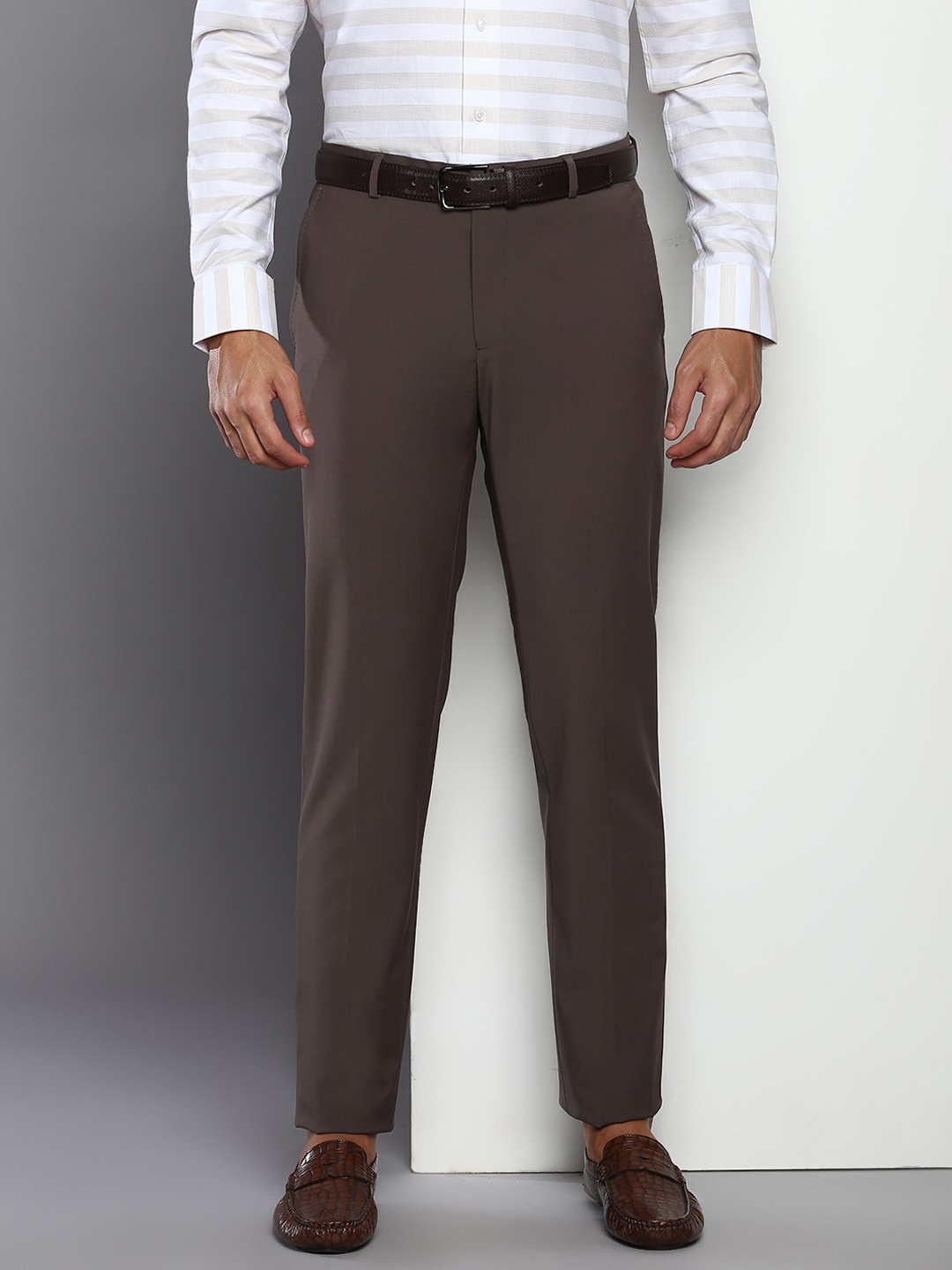 

Tommy Hilfiger Men Tailored Fit Formal Trousers, Brown