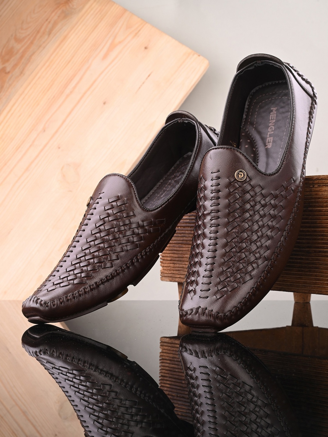 

MENGLER Men Woven Design Padded Basics Mojaris, Brown