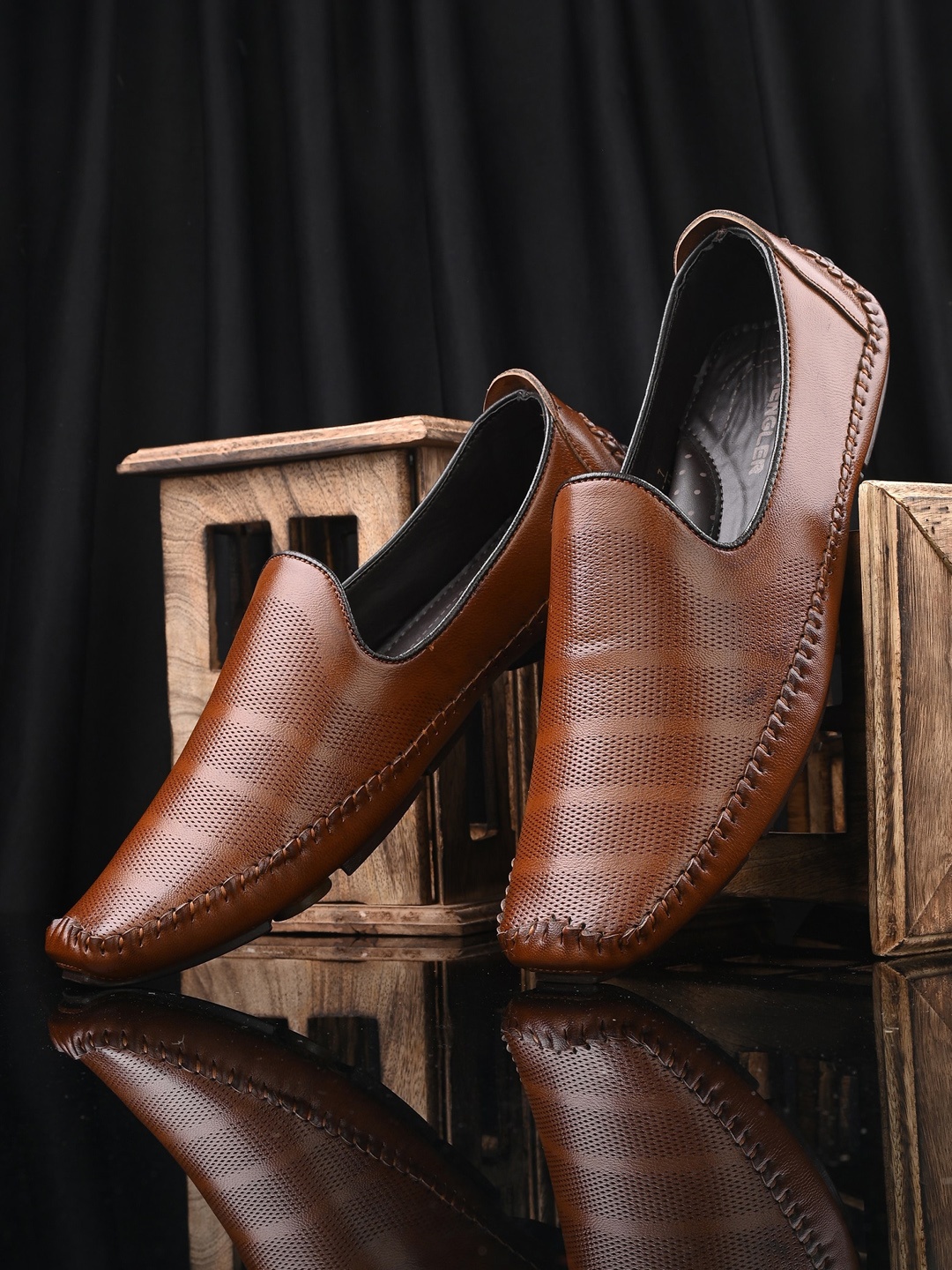 

MENGLER Men Textured Padded Basics Mojaris, Brown