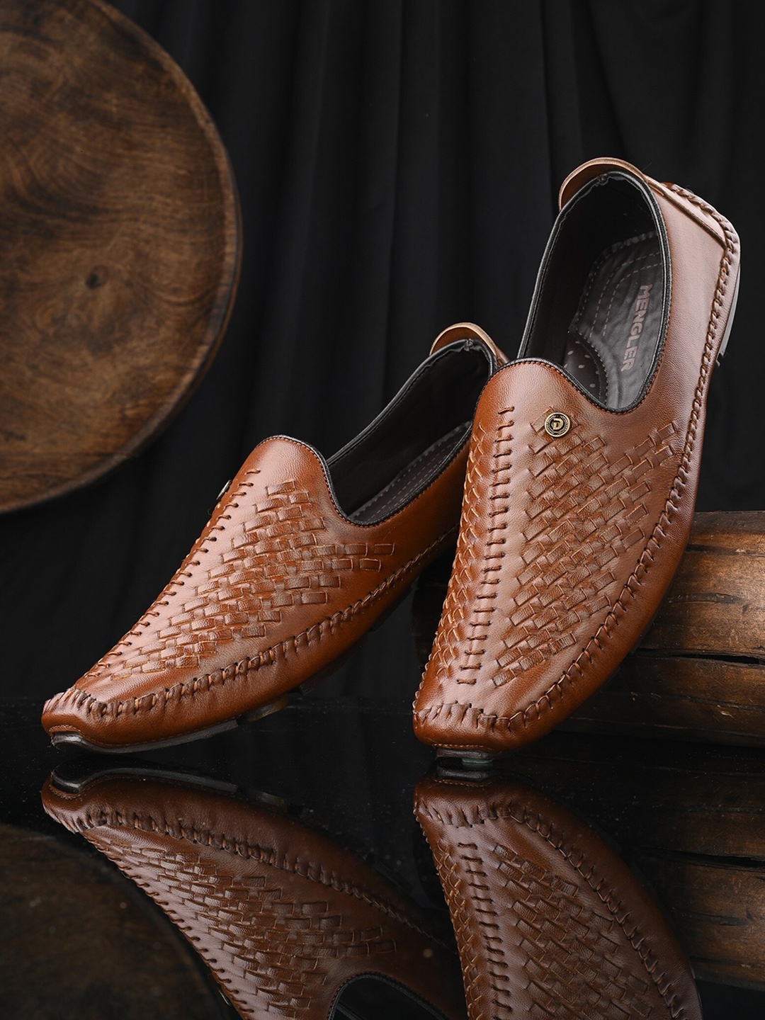 

MENGLER Men Woven Design Padded Basics Mojaris, Tan