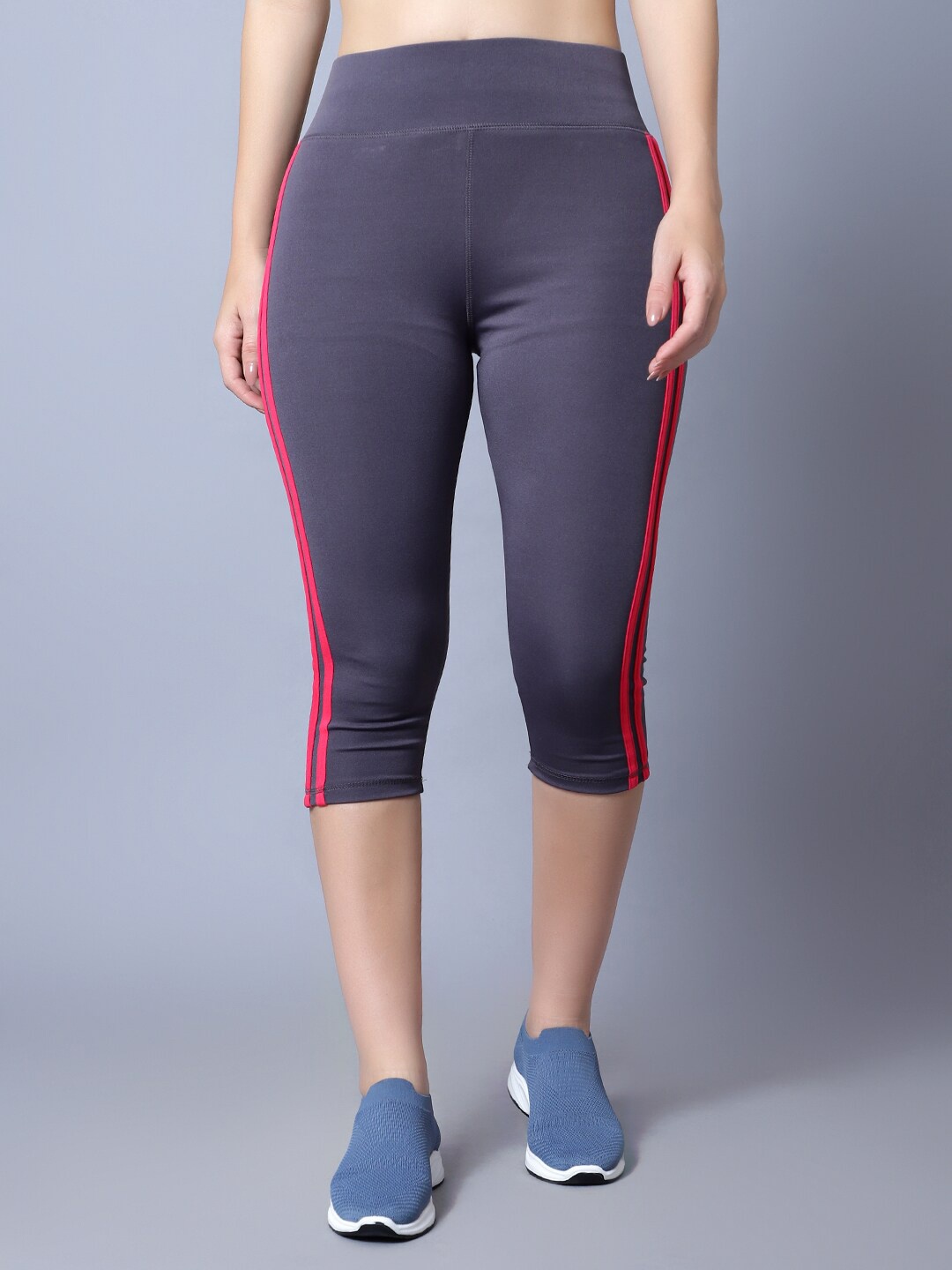 

DIAZ Women Skinny Fit Capris, Charcoal