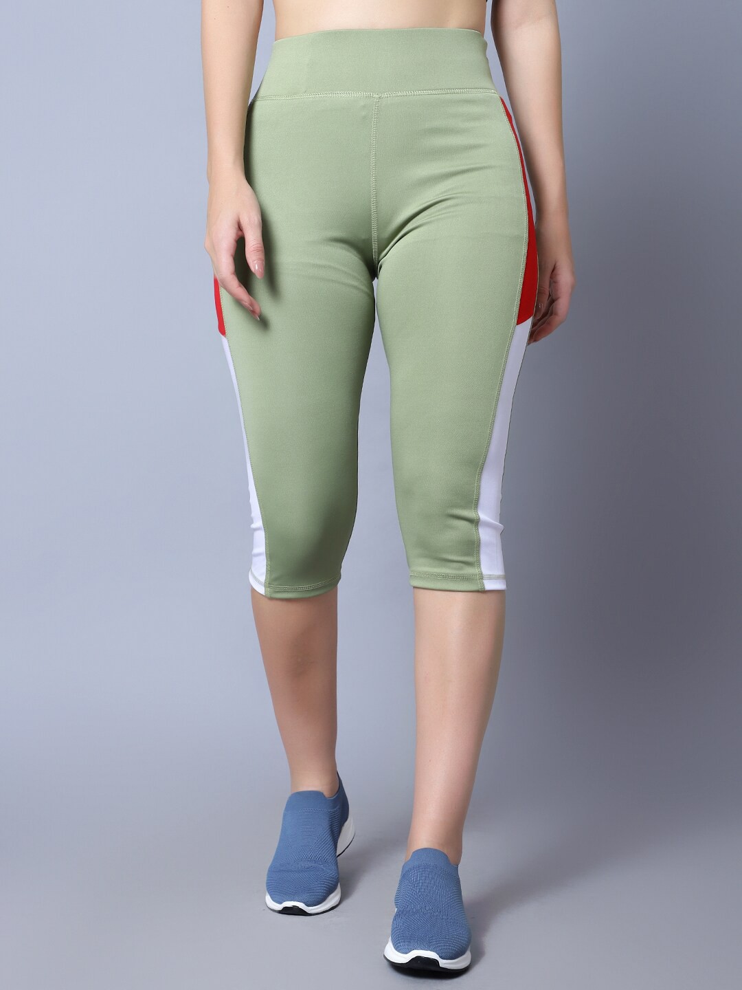 

DIAZ Women Colourblocked Skinny Fit Capris, Lime green