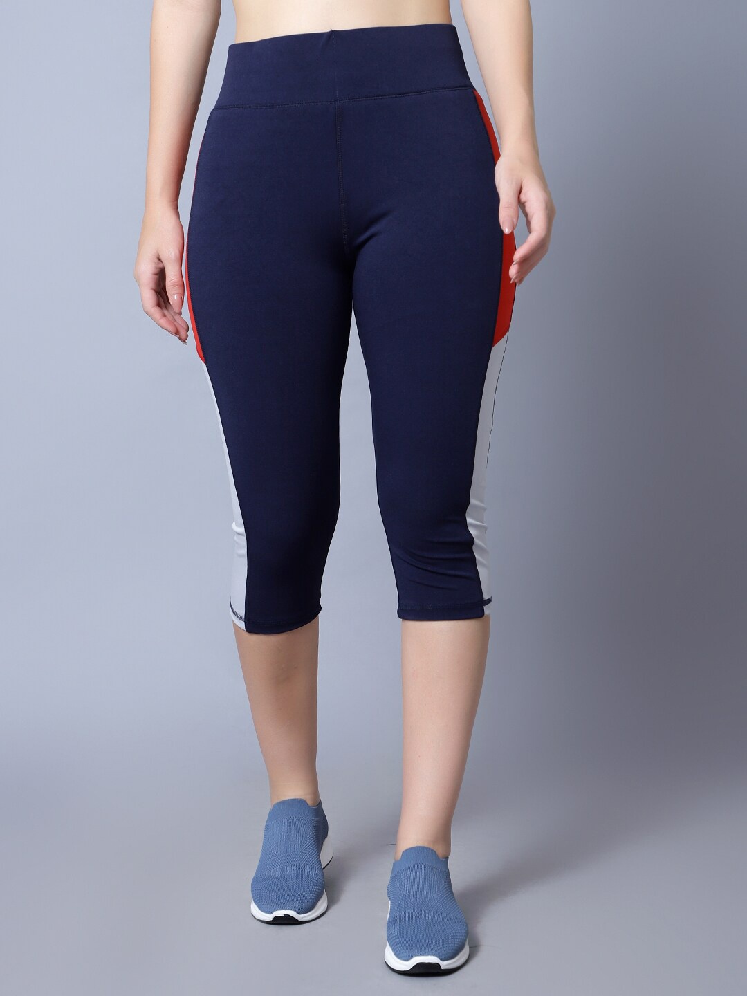 

DIAZ Women Regular Fit Sports Capris, Navy blue