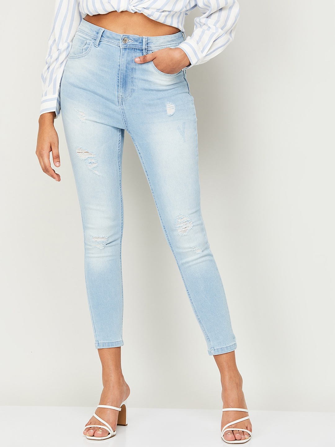 

Ginger by Lifestyle Women Cotton Mildly Distressed Mid-Rise Heavy Fade Jeans, Blue