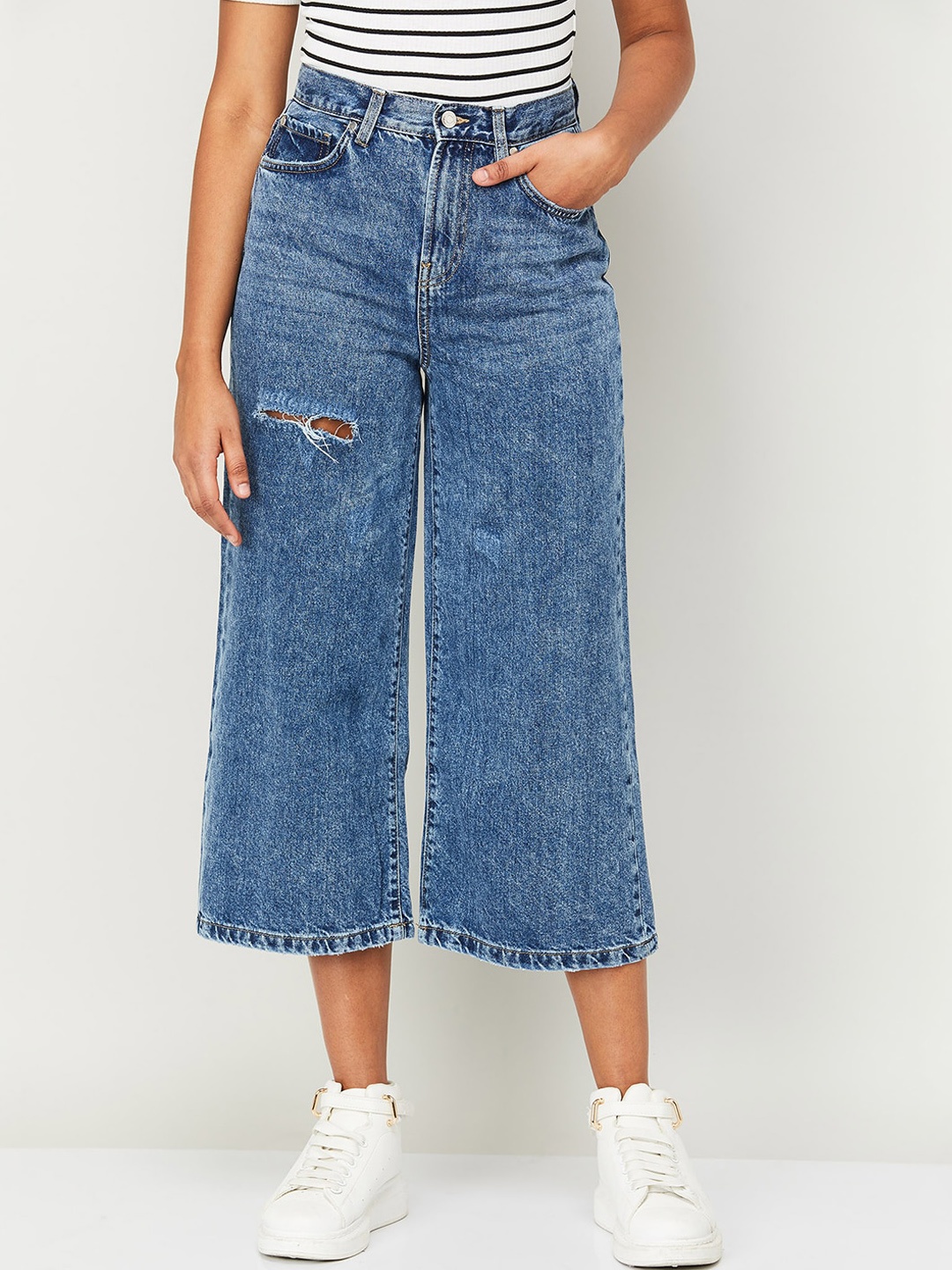 

Ginger by Lifestyle Women Regular Fit Pure Cotton Low Distress Cropped Jeans, Navy blue