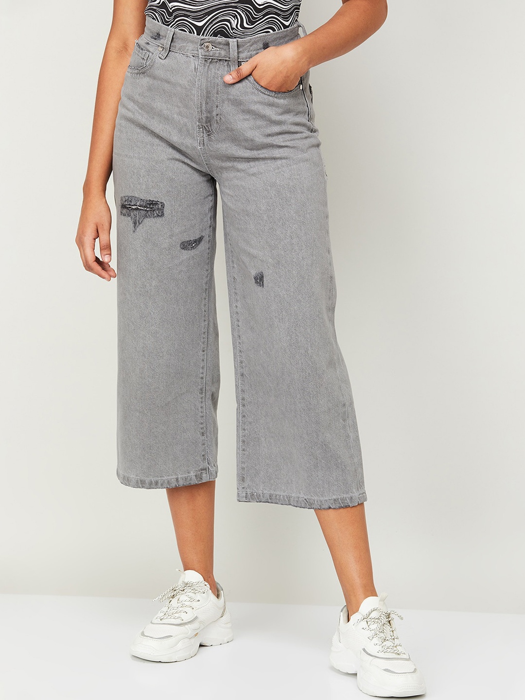 

Ginger by Lifestyle Women Regular Fit Pure Cotton Low Distress Cropped Jeans, Grey