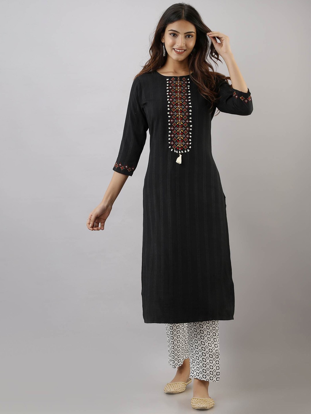 

Spera Striped Kantha Work Regular Kurta With Trousers, Black