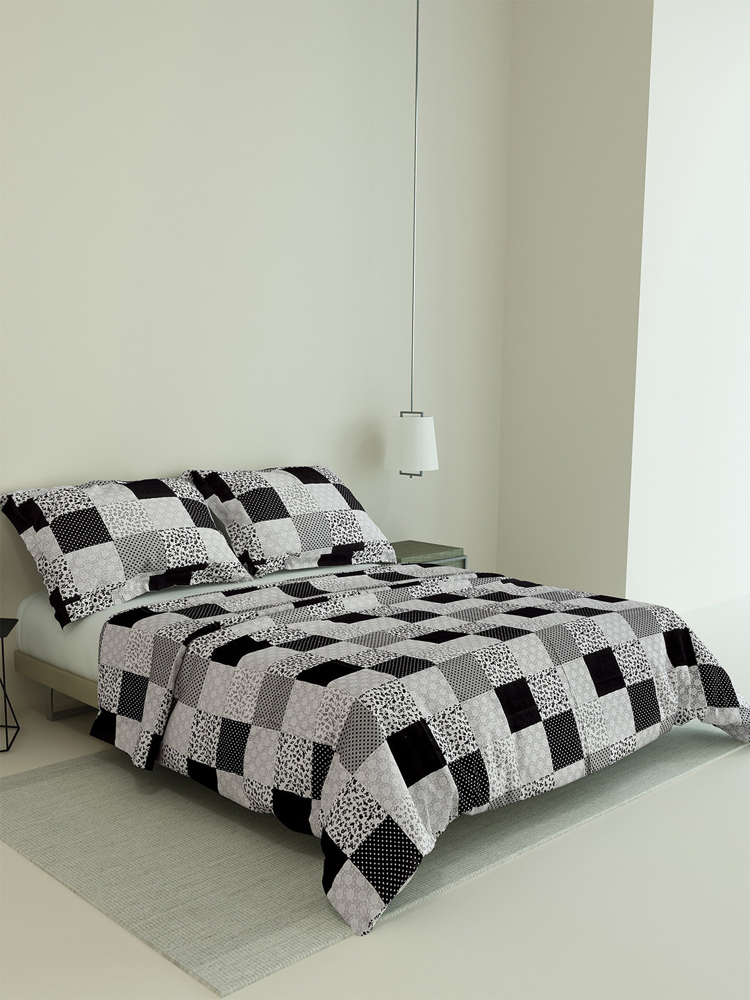

LABHAM Retro Grey & Black Geometric 160 TC Cotton King Bedsheet With 2 Pillow Covers