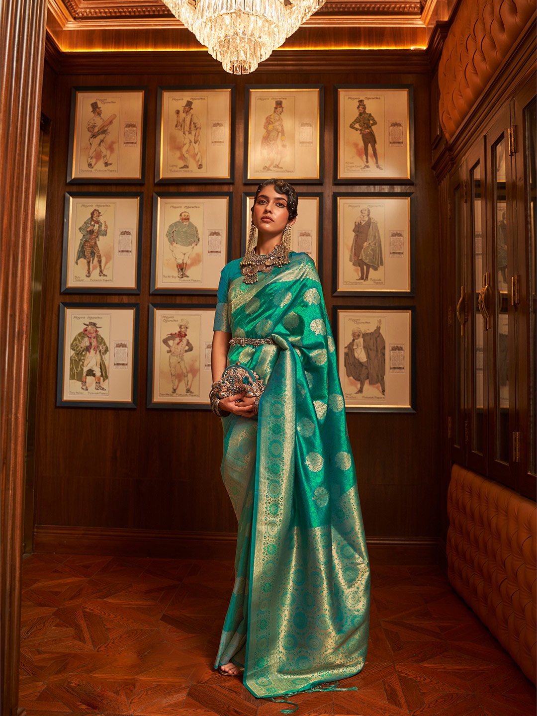 

Mitera Ethnic Motif Woven Design Zari Saree, Green
