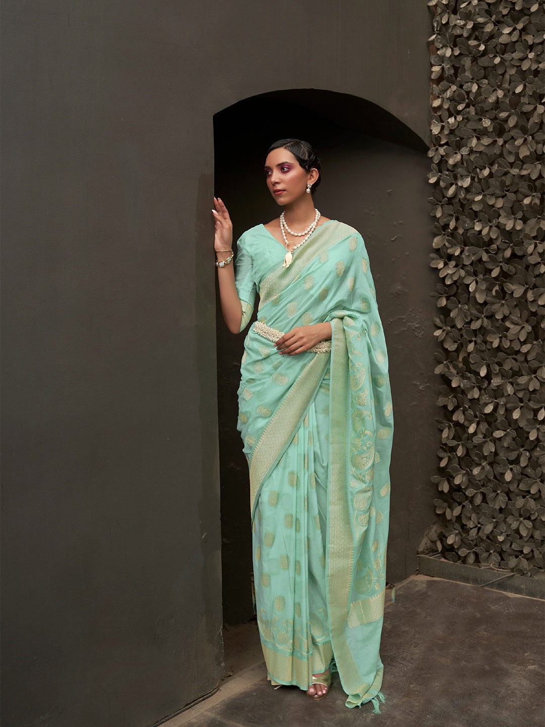 

Mitera Floral Woven Design Zari Saree, Sea green