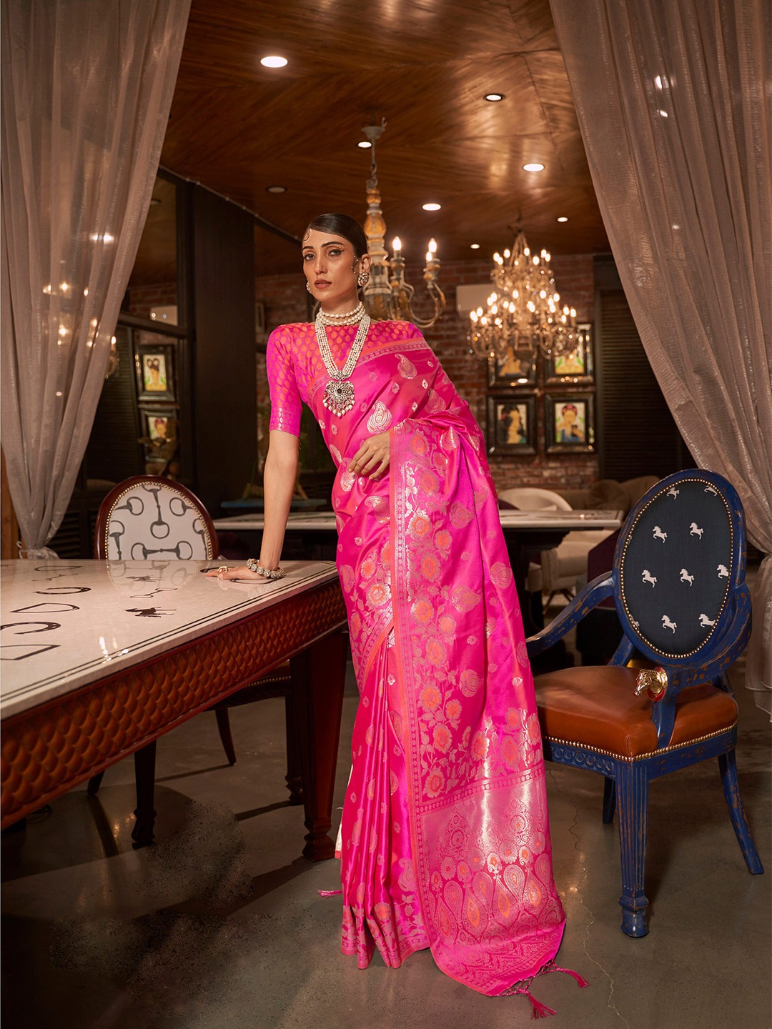 

Mitera Ethnic Motif Woven Design Zari Saree, Pink