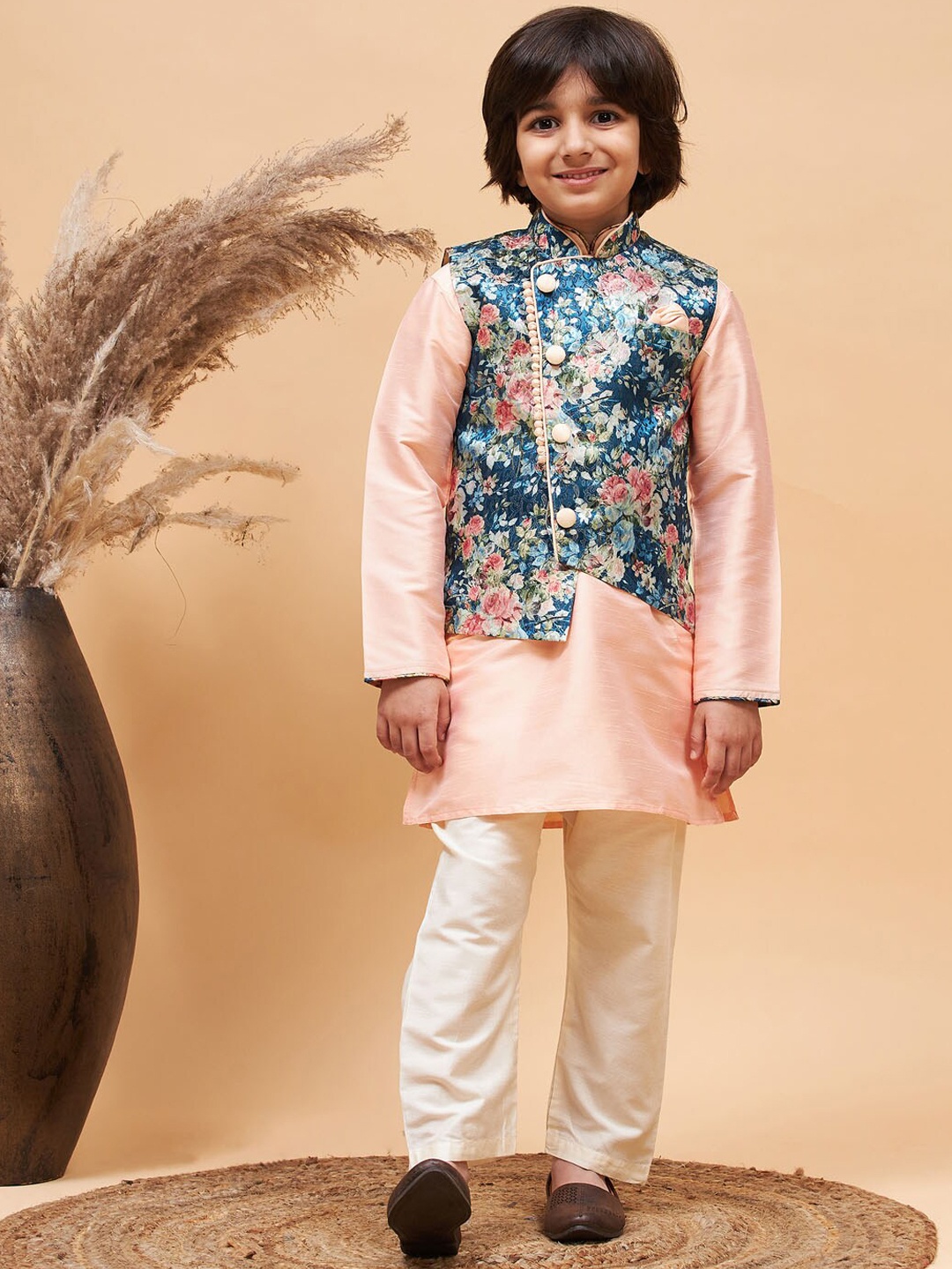 

VASTRAMAY Boys Mandarin Collar Regular Kurta With Pyjamas & Nehru Jacket, Peach