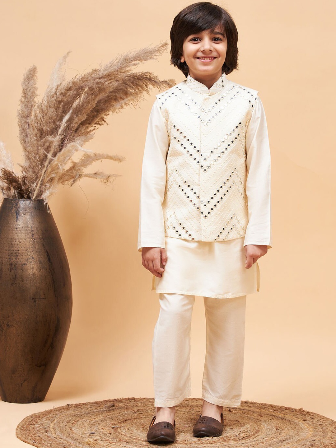 

VASTRAMAY Mandarin Collar Kurta with Pyjamas & Nehru Jacket, Cream