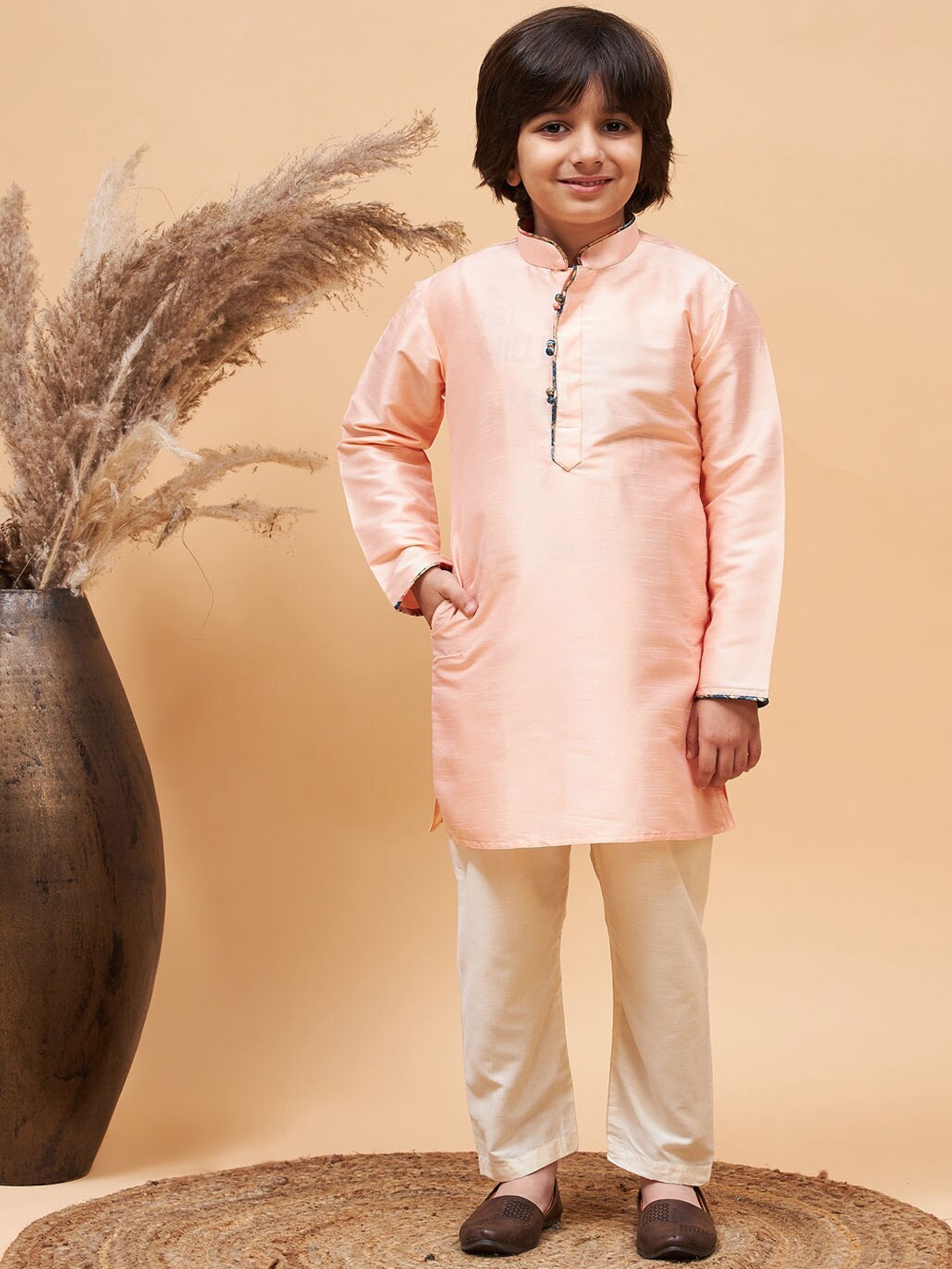 

VASTRAMAY Mandarin Collar Kurta with Pyjamas, Peach