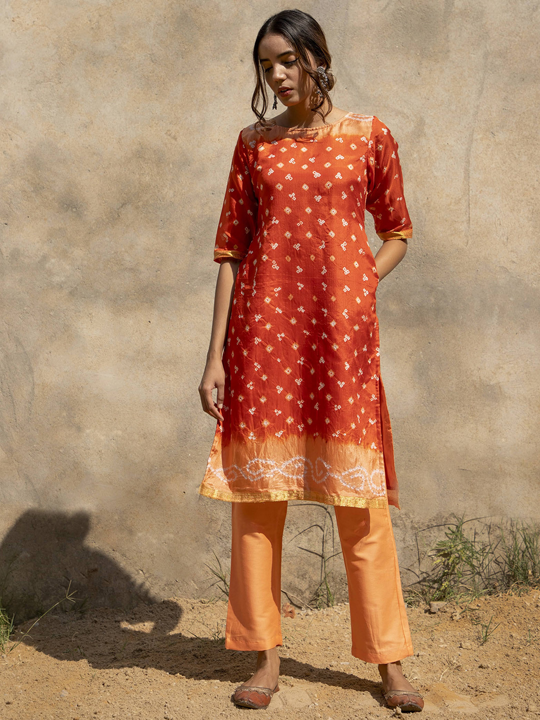 

Zanaash Ethnic Motifs Printed Pure Silk Kurta with Trousers, Orange
