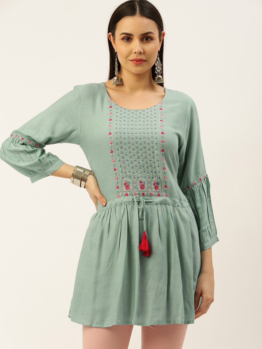 

RACHNA Floral Embroidered Thread Work Kurti, Green