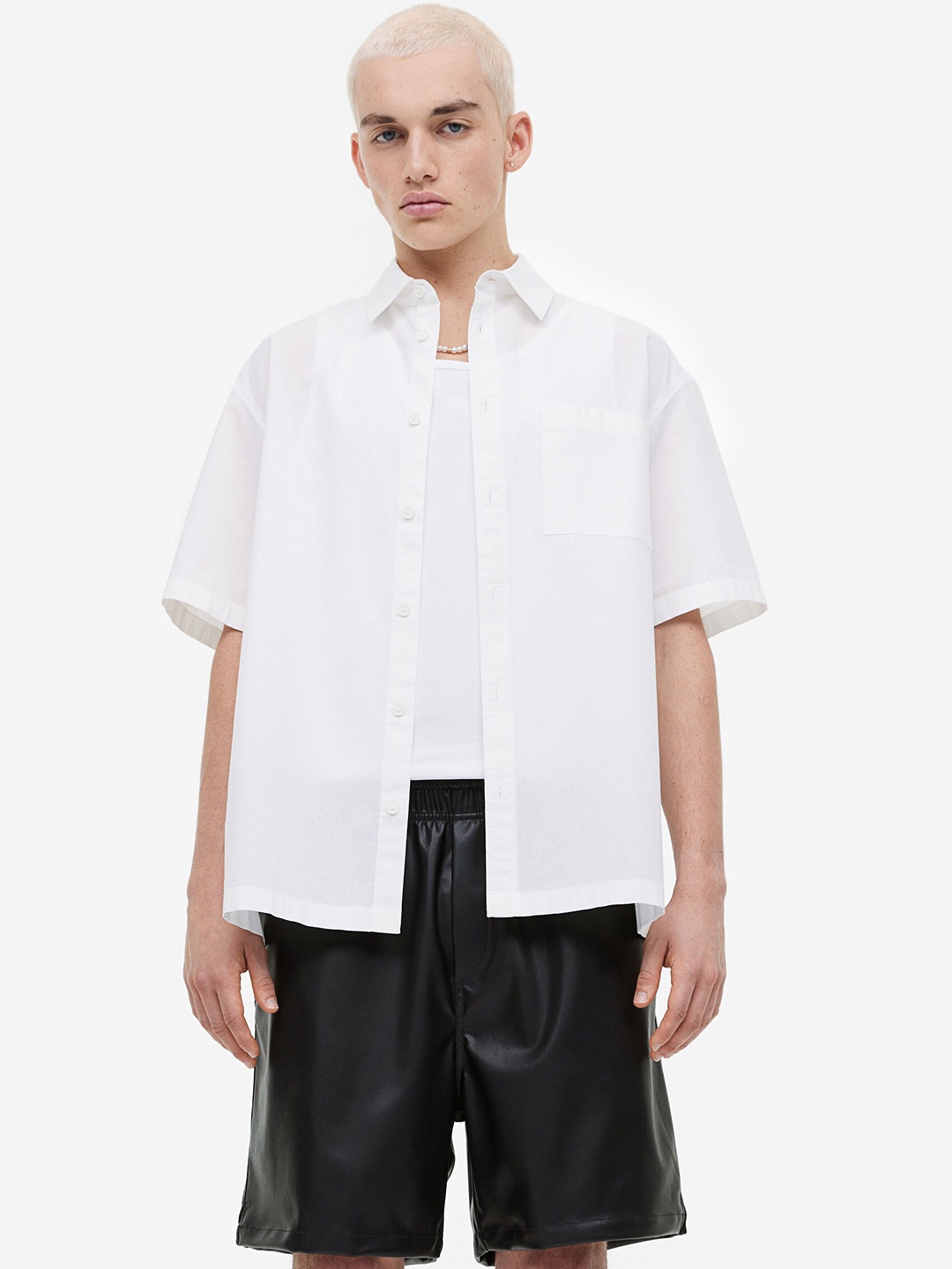 

H&M Men Relaxed Fit Shorts With A Sheen, Black