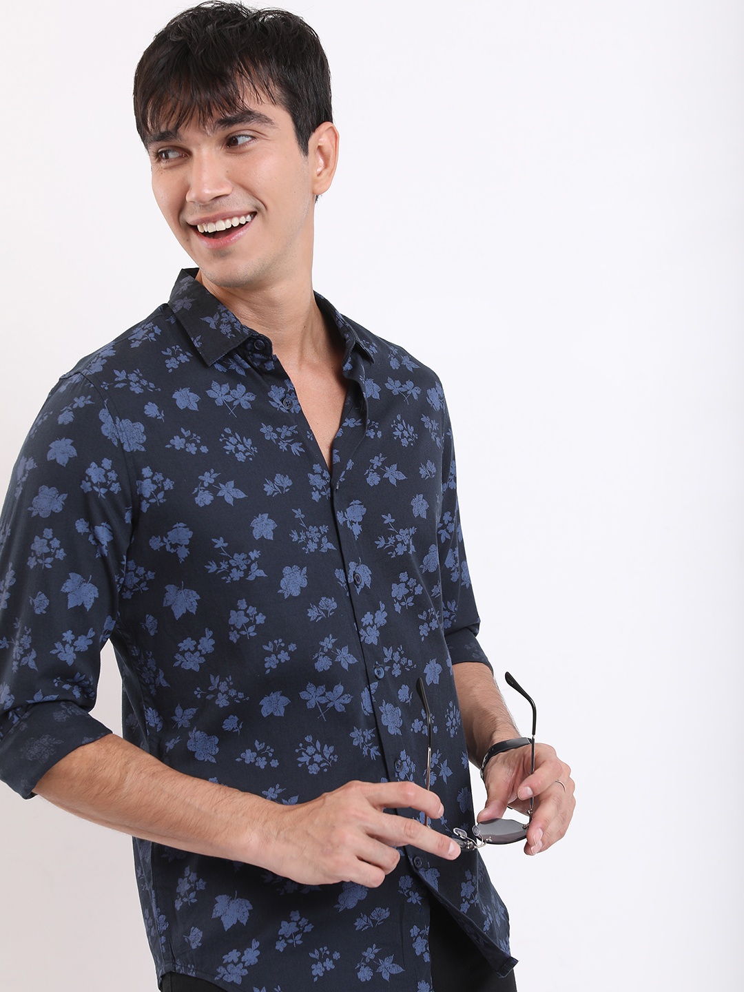 

HIGHLANDER Floral Printed Slim Fit Opaque Cotton Casual Shirt, Navy blue