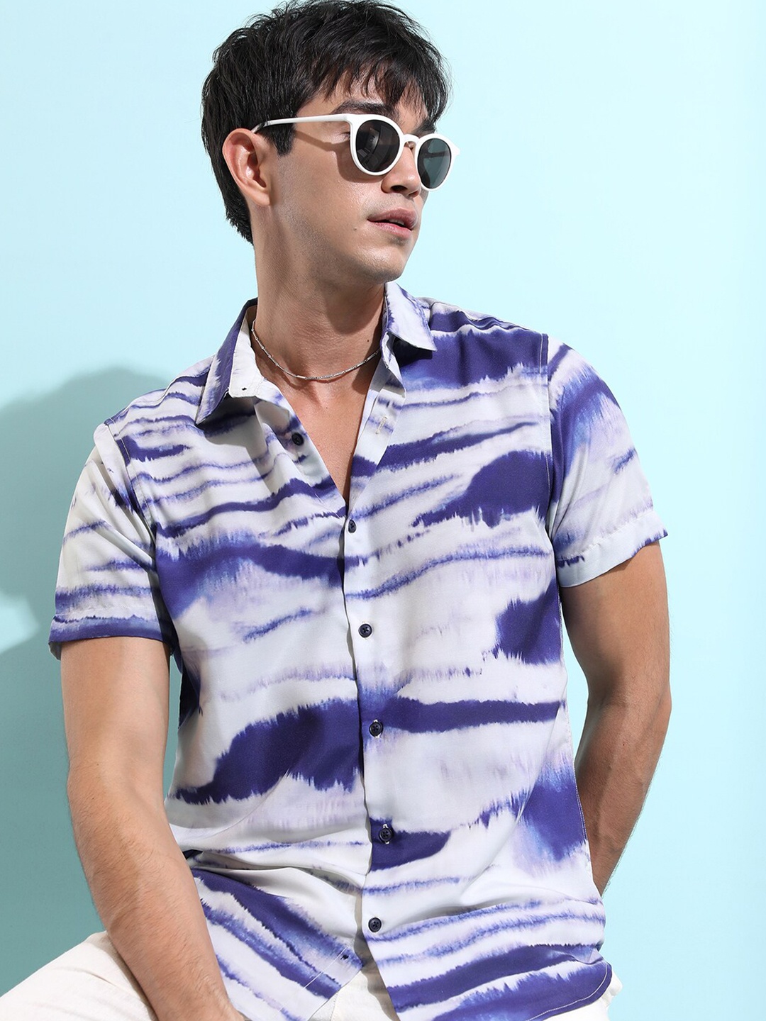 

HIGHLANDER Abstract Printed Cutaway Collar Slim Fit Casual Shirt, White
