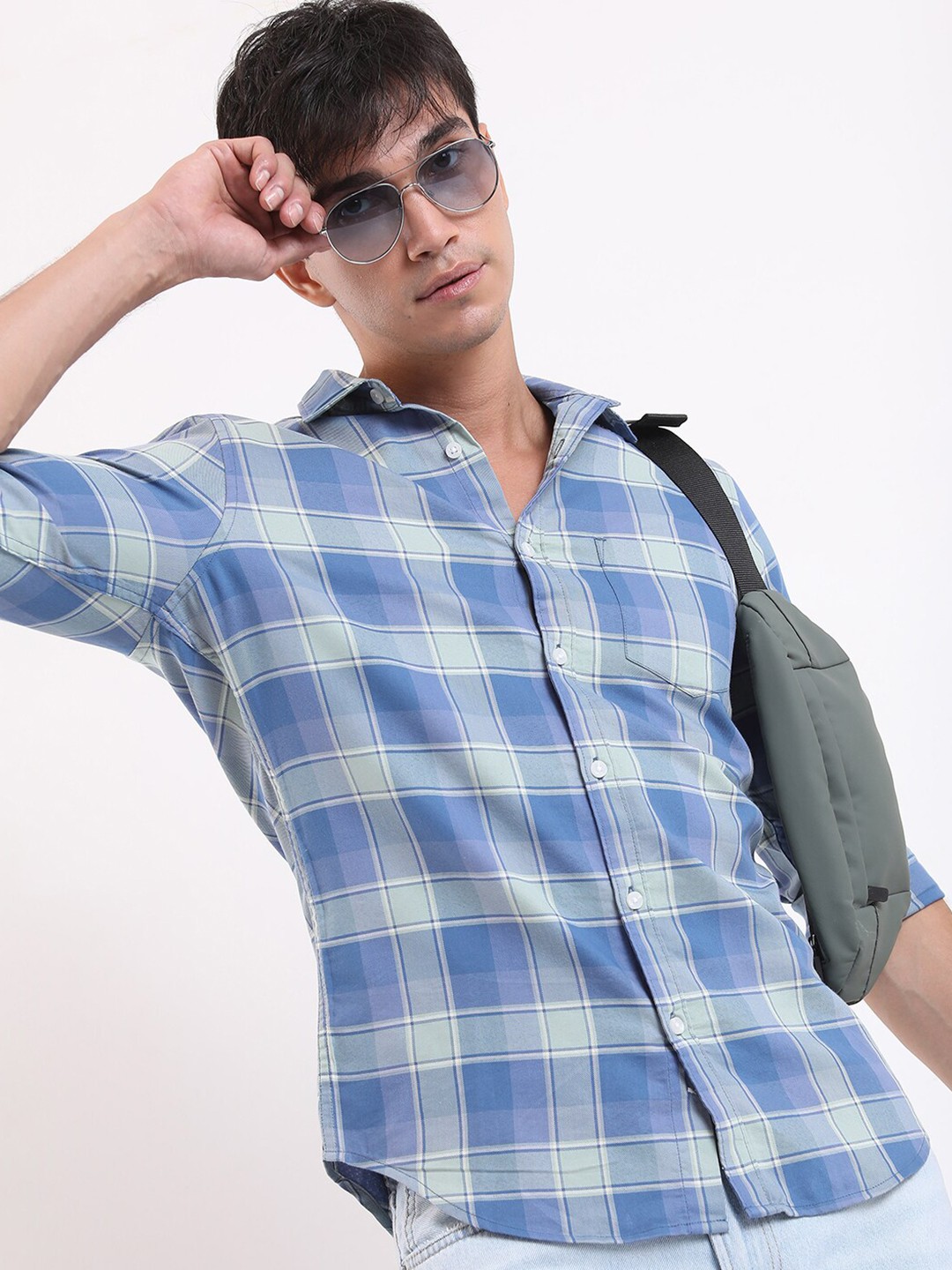

HIGHLANDER Checked Cutaway Collar Long Sleeves Slim Fit Casual Shirt, Blue