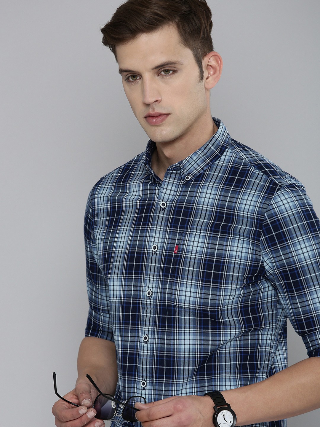 

Levis Men Pure Cotton Slim Fit Checked Spread Collar Casual Shirt, Navy blue