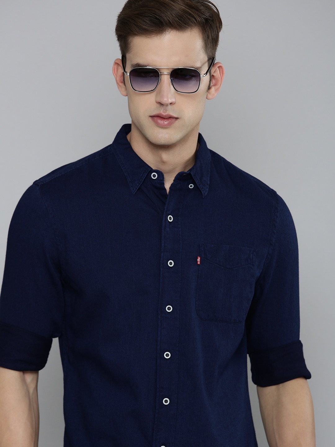 

Levis Men Pure Cotton Slim Fit Spread Collar Casual Shirt, Navy blue