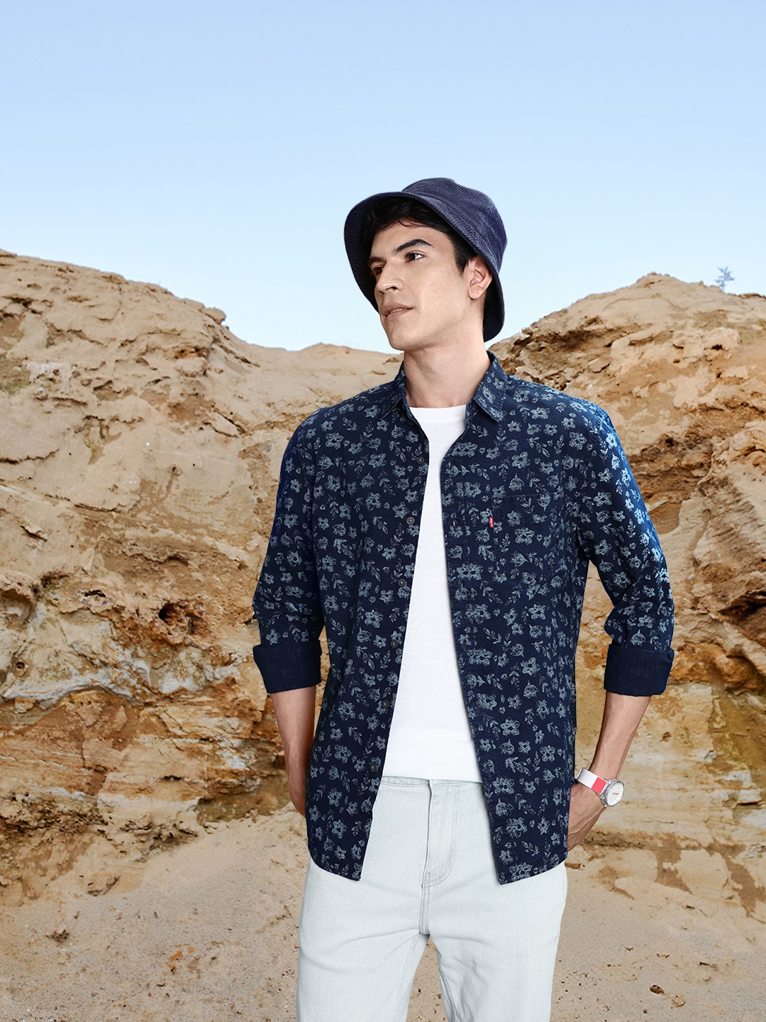 

Levis Men Pure Cotton Slim Fit Floral Print Spread Collar Casual Shirt, Navy blue