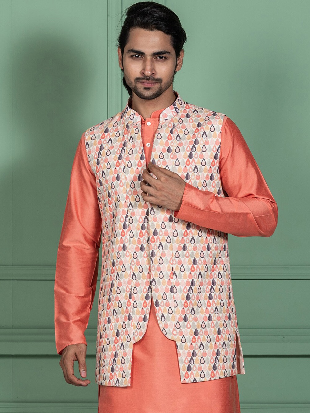 

KISAH Men Printed Mandarin Collar Woven Nehru Jacket, Peach