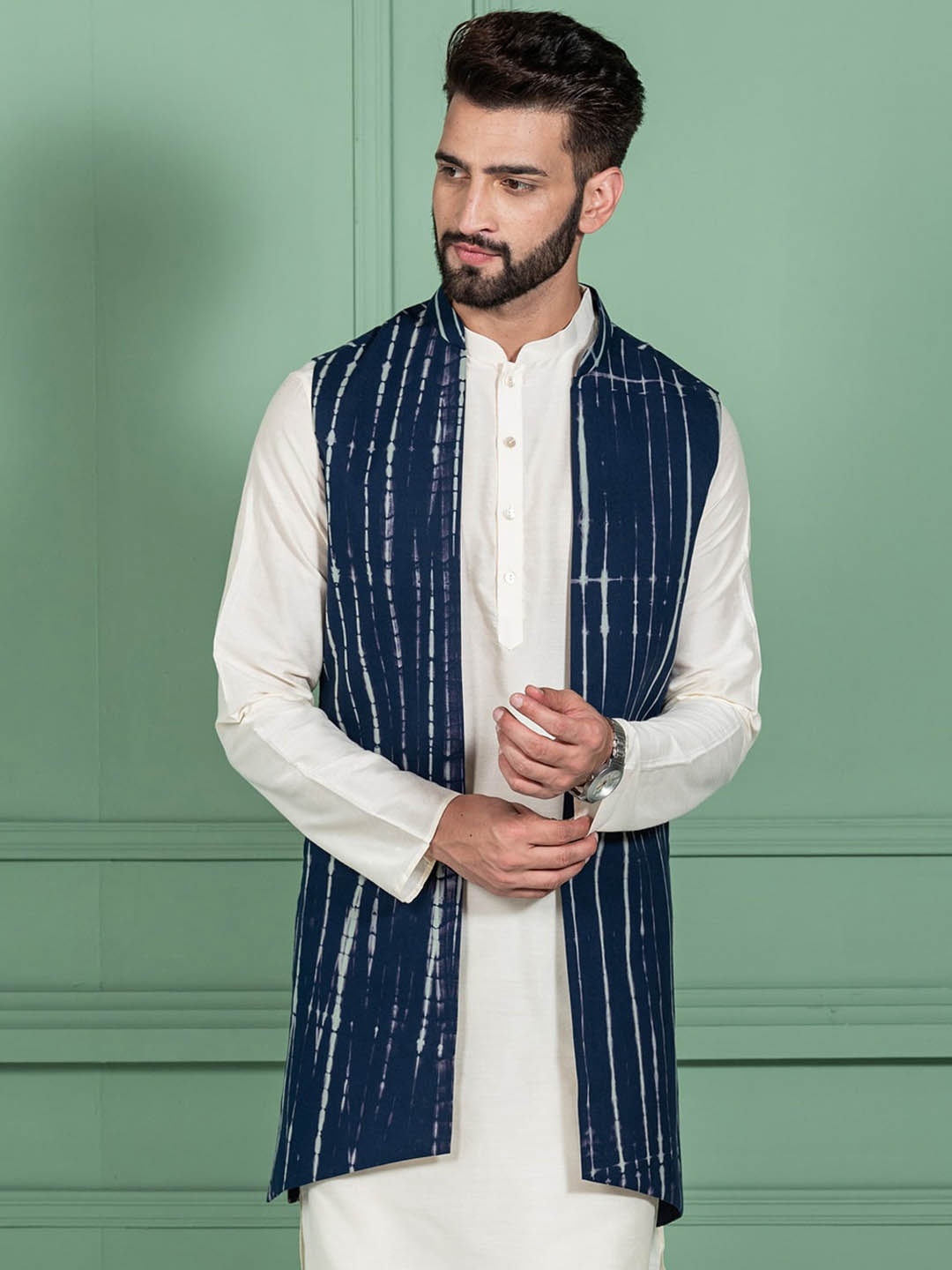 

KISAH Men Dyed Band Collar Nehru Jacket, Navy blue