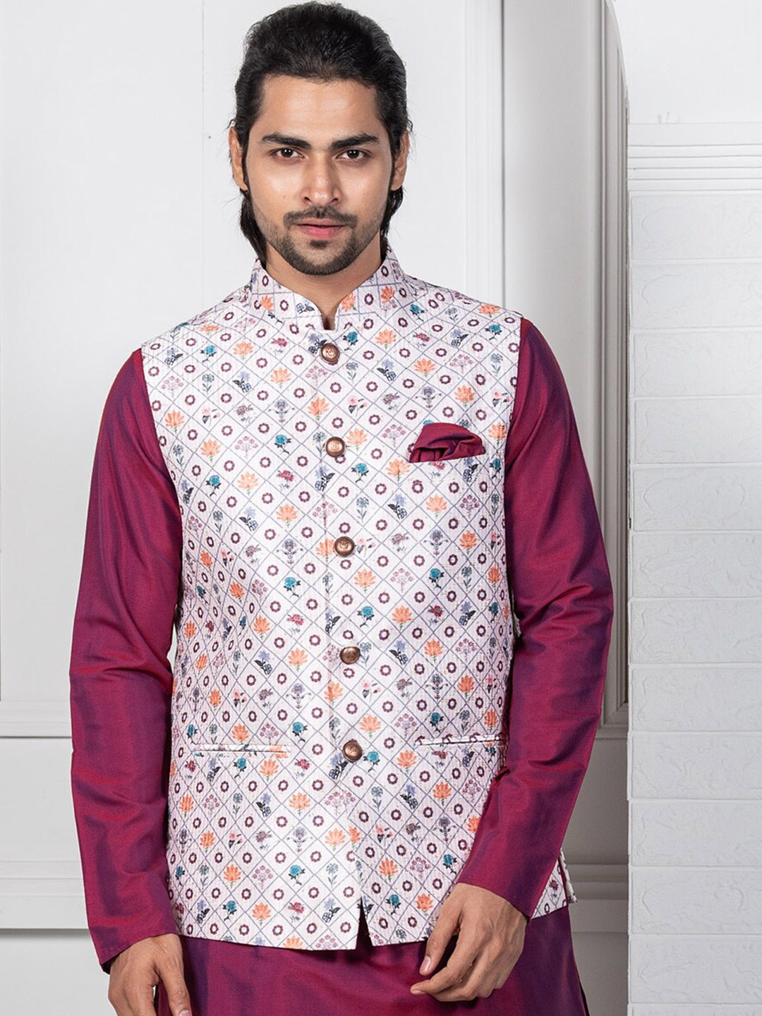 

KISAH Printed Mandarin Collar Woven Nehru Jacket With Pocket Square, White