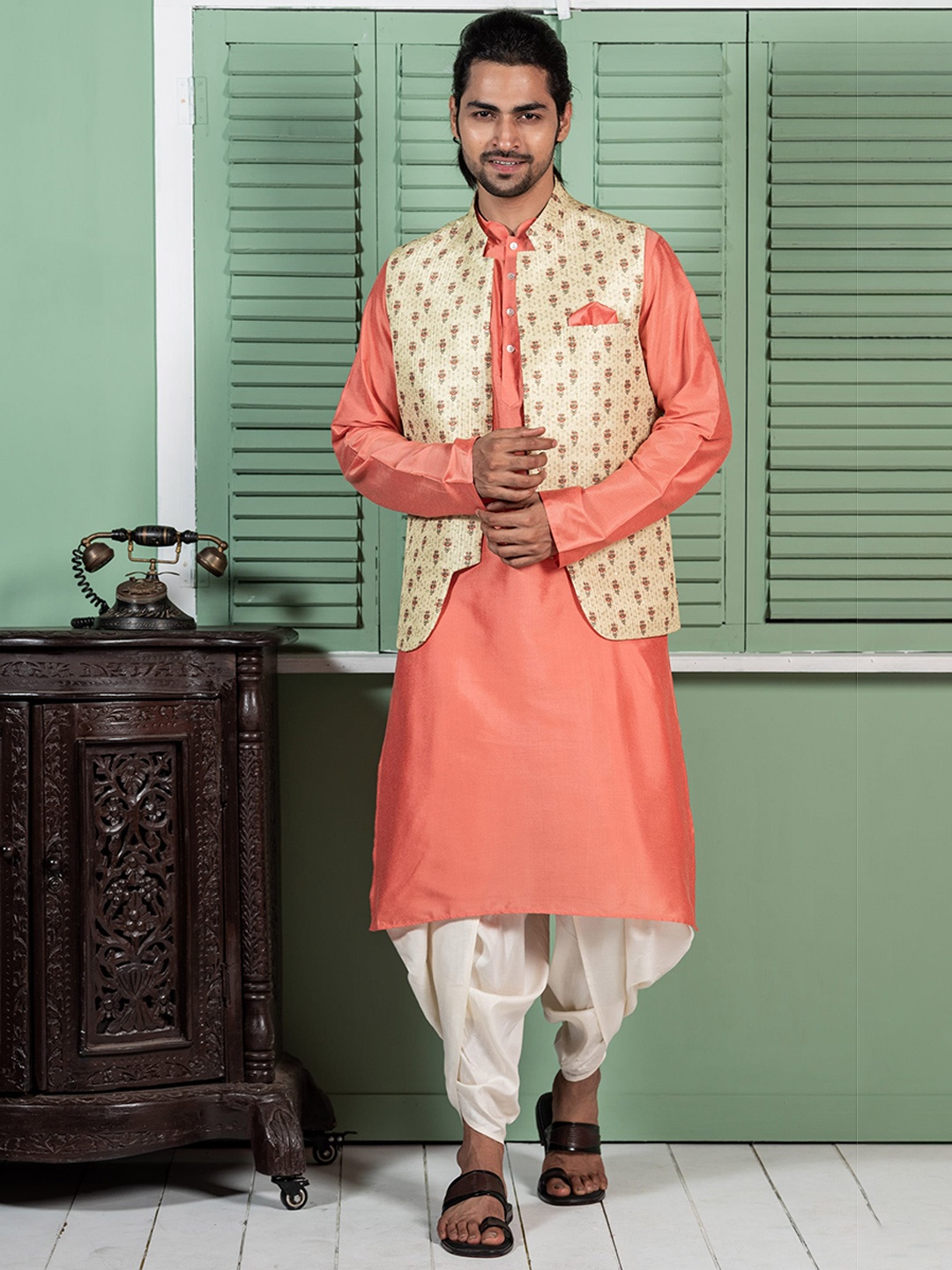 

KISAH Solid Mandarin Collar Kurta With Dhoti Pants & Jacket, Peach