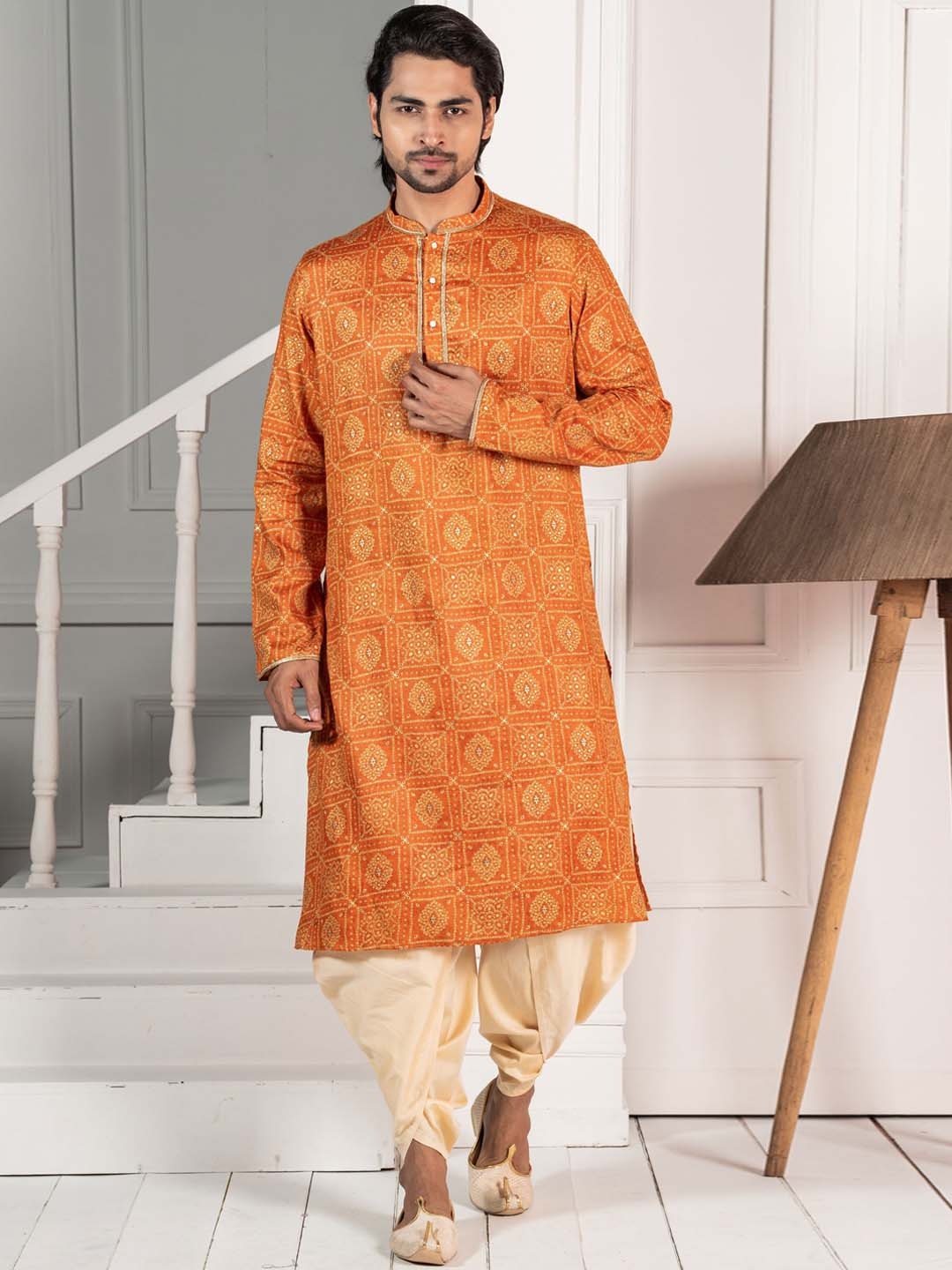 

KISAH Bandhani Printed Mandarin Collar Gotta Patti Kurta With Dhoti Pants, Orange