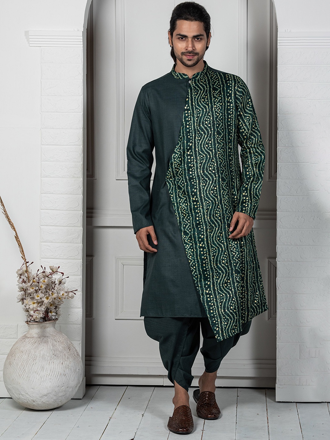 

KISAH Men Bandhani Printed Asymmetric Kurta with Dhoti Pants Set, Green