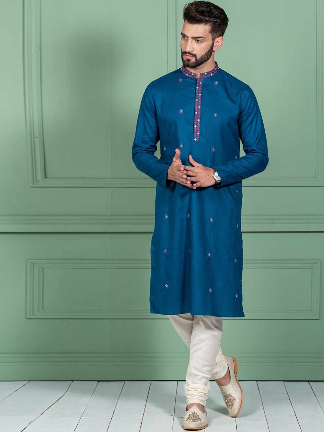 

KISAH Ethnic Motifs Embroidered Mandarin Collar Kurta with Churidar, Navy blue