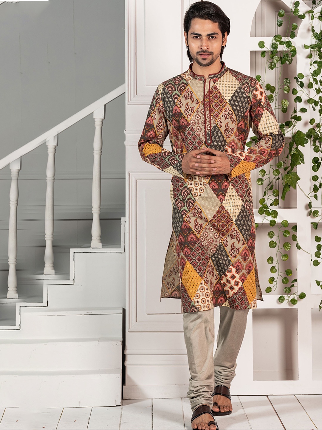 

KISAH Ethnic Motif Printed Mandarin Collar Kurta With Churidar, Maroon