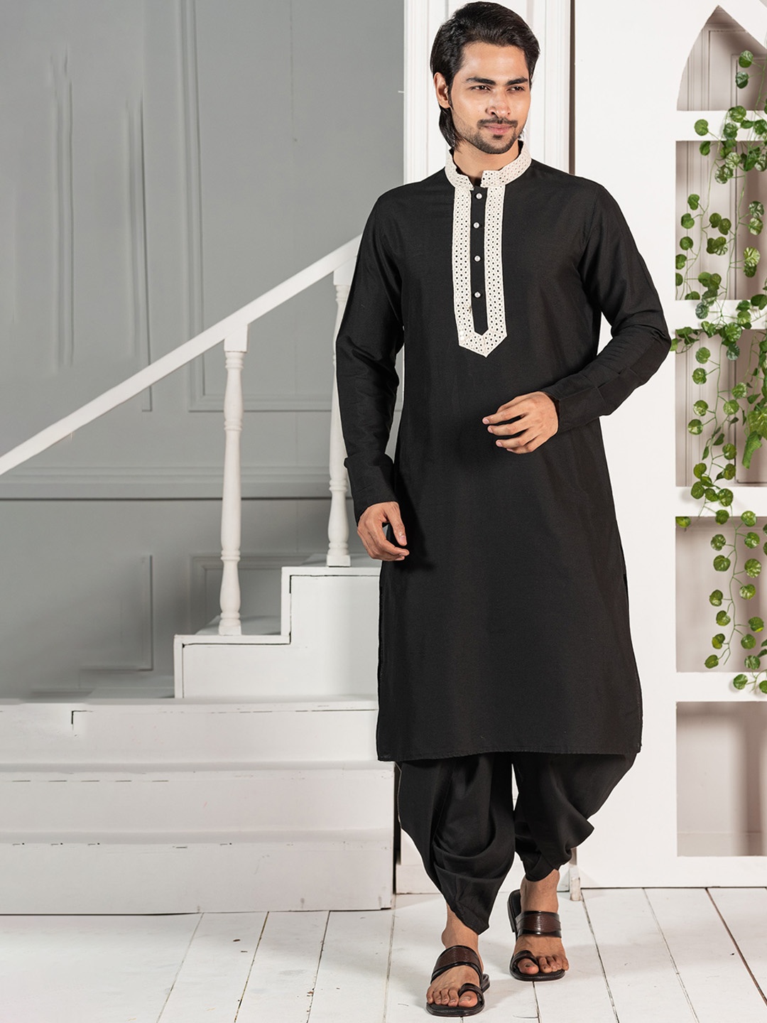 

KISAH Mirror Work Mandarin Collar Straight Kurta with Churidar, Black
