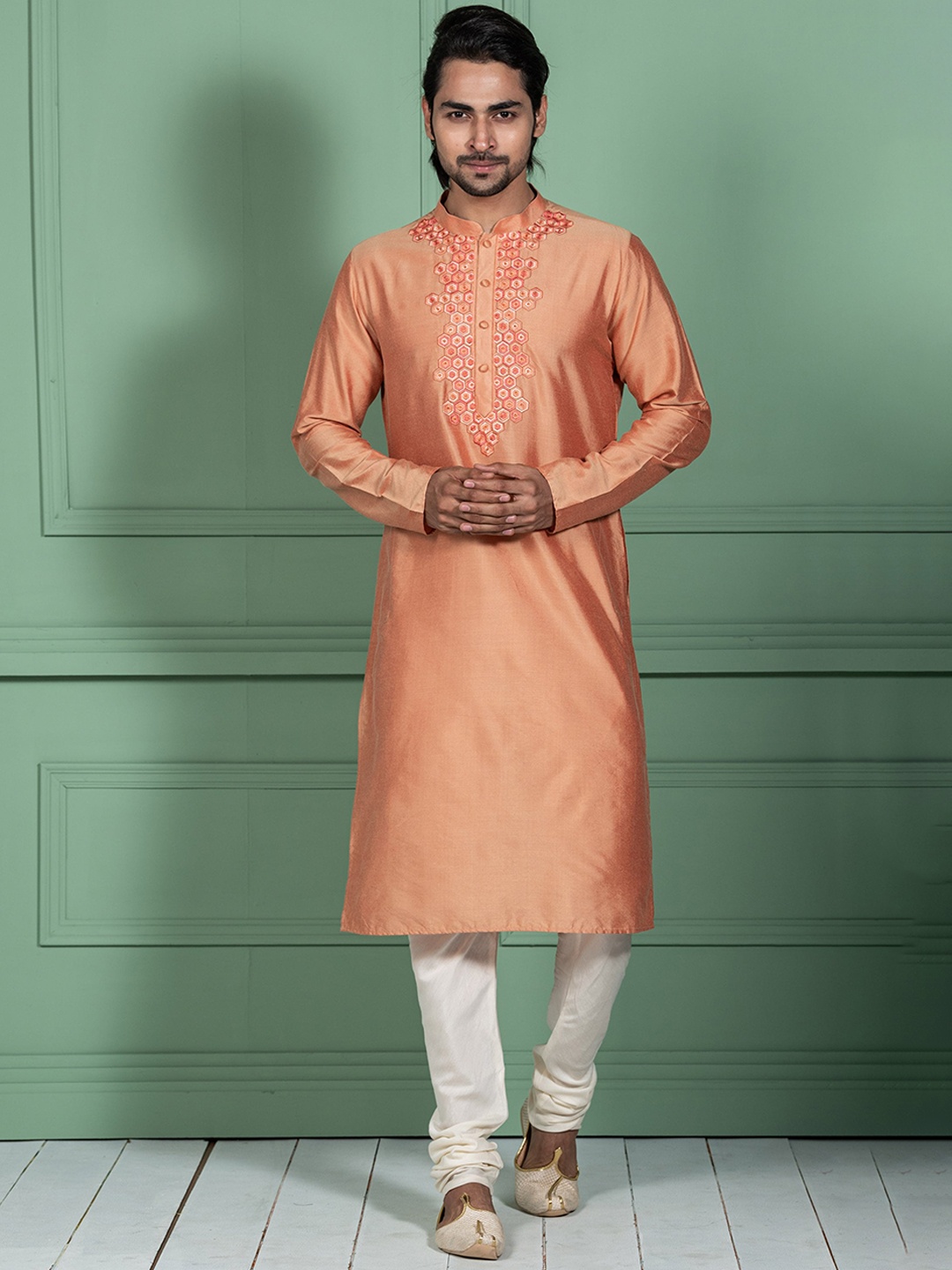 

KISAH Men Geometric Embroidered Mandarin Collar Kurta with Churidar Set, Peach
