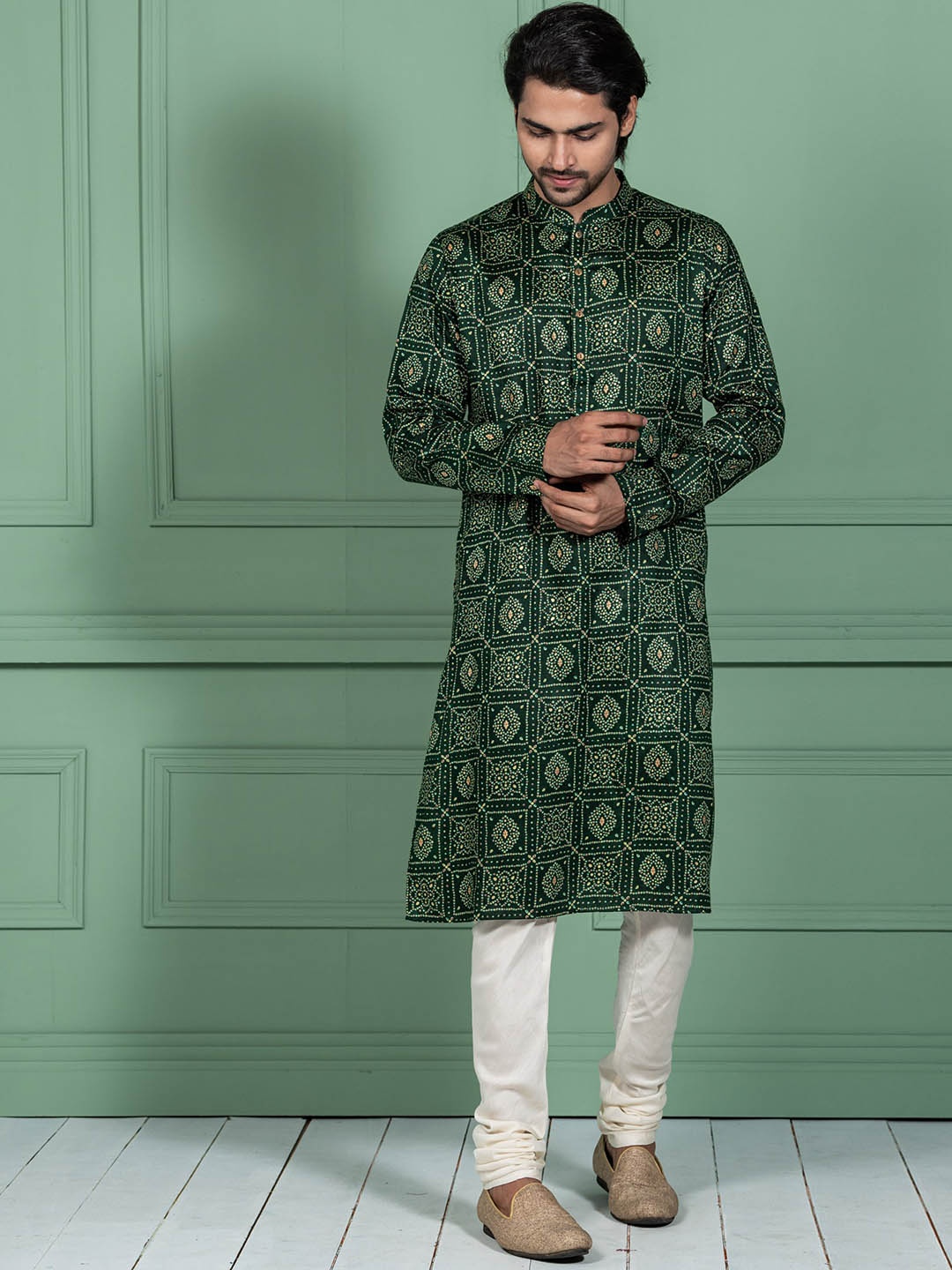 

KISAH Bandhani Printed Mandarin Collar Long Sleeves Kurta & Churidar, Green