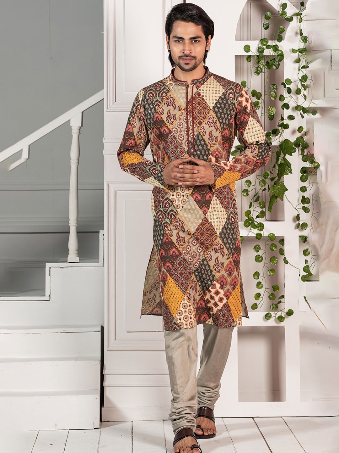 

KISAH Ethnic Motifs Printed Mandarin Collar Kurta with Churidar, Maroon