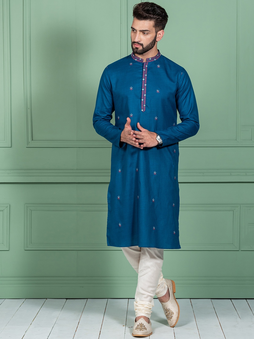 

KISAH Floral Embroidered Mandarin Collar Regular Kurta With Churidar, Blue