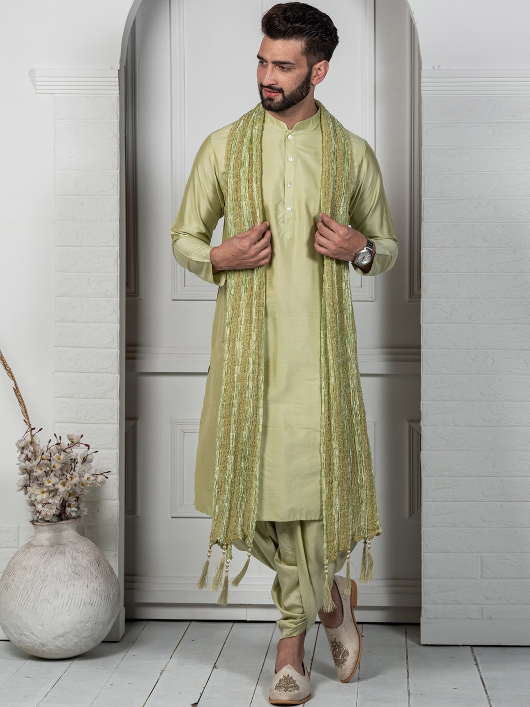 

KISAH Mandarin Collar Regular Kurta With Dhoti Pants & Dupatta, Green