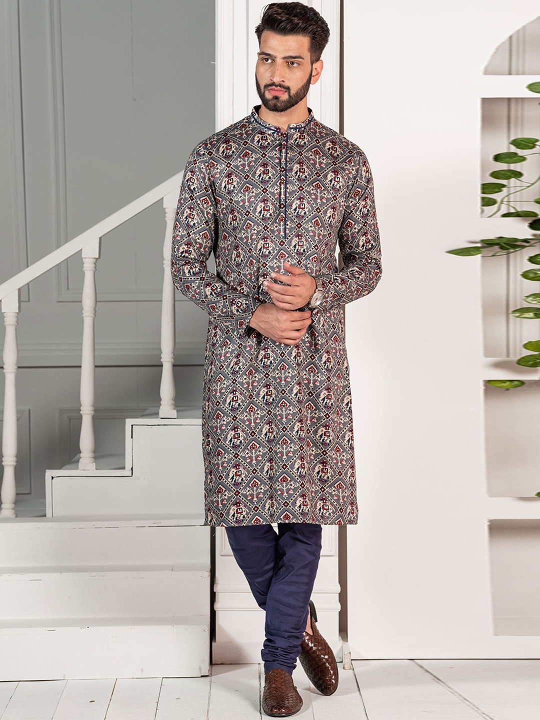 

KISAH Ethnic Motifs Printed Mandarin Collar Regular Kurta With Churidar, Grey