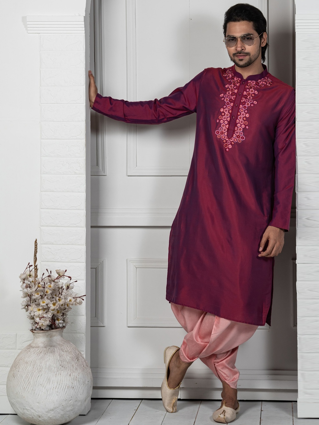 

KISAH Geometric Embroidered Thread Work Regular Kurta With Dhoti Pants, Magenta