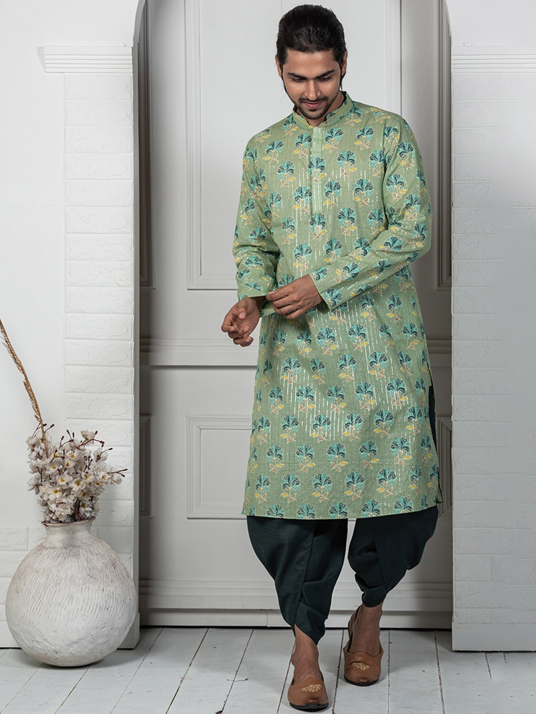 

KISAH Floral Printed Mandarin Collar Regular Kurta With Dhoti Pants, Green