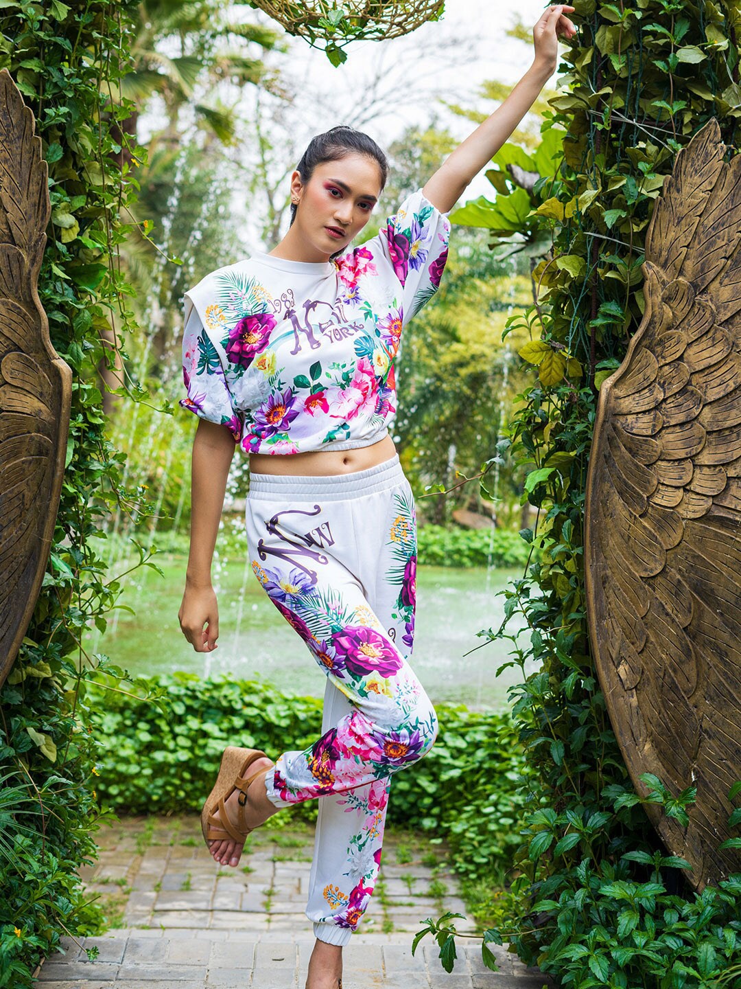 

iki chic Floral Printed Top & Joggers, White